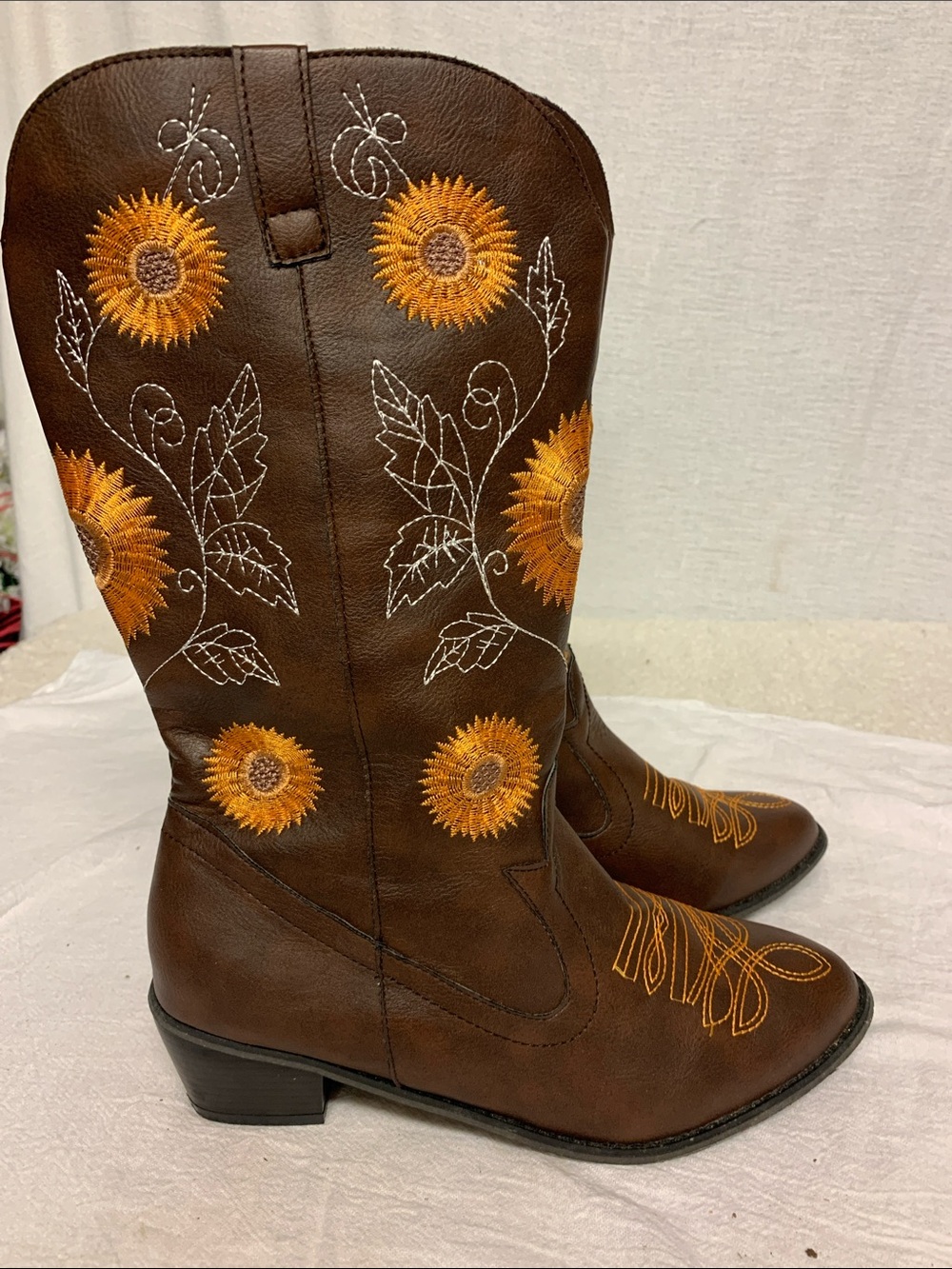 Sunflower Embroidered Cowboy Boots Size 41 UK US Size 8 1/2 Brown Like NEW Cute - Picture 2 of 7